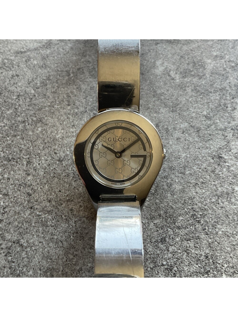 Gucci Swiss Made Womens Watch 6700L 26mm Silver Tone Case And Band 14145291 B-U